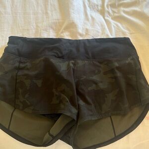 Lululemon Camo dark green size 6 shorts
